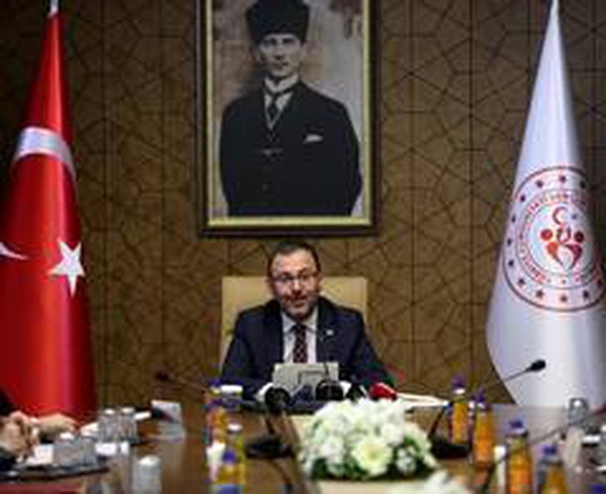Bakan Kasapoğlu: "Sahada rakip, saha dışında ebedi dostuz"