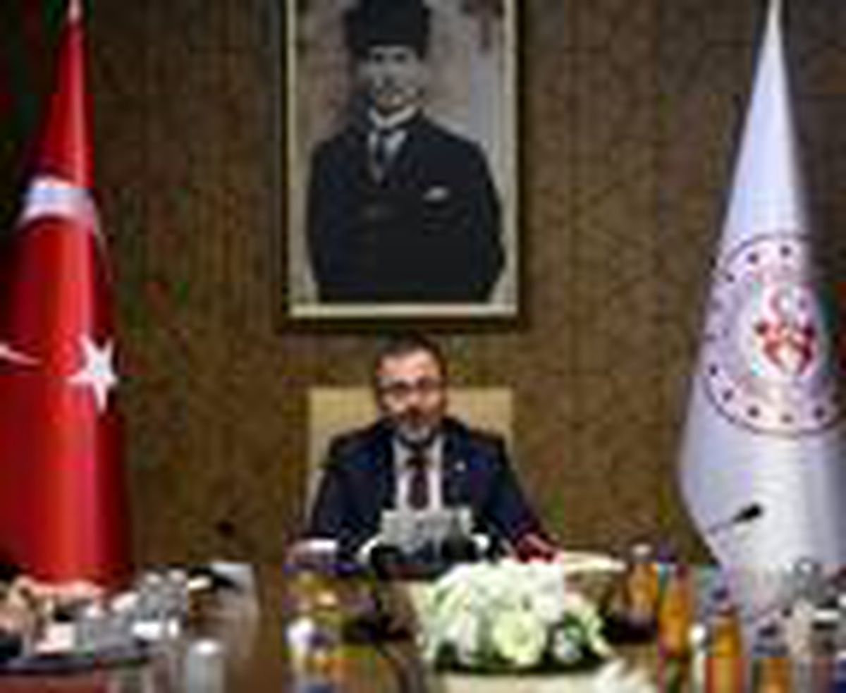 Bakan Kasapoğlu: Son derece çekişmeli bir Süper Lig maratonu yaşıyoruz