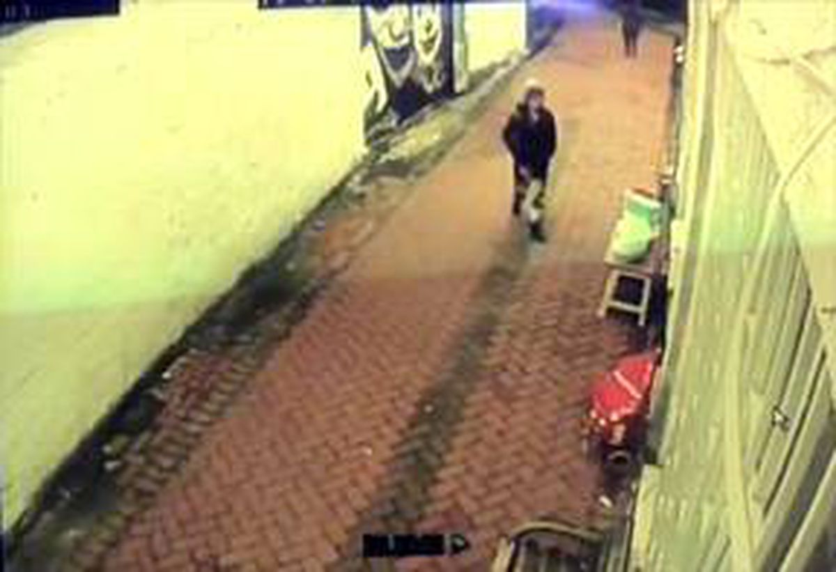 Balıkesir'de pazar arabası hırsızlığı güvenlik kamerasına yansıdı