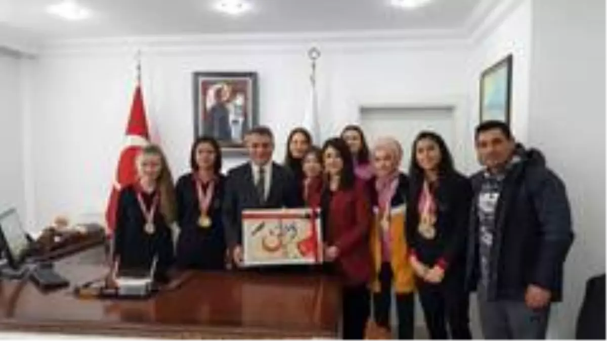 Başarılı sporculardan Kaymakam Özkan'a ziyaret