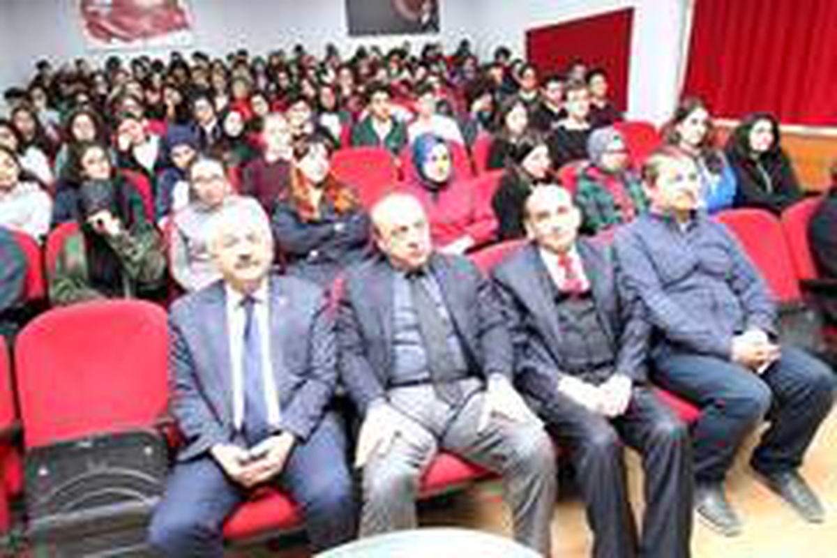 Başkan Kariyer Günü\'nde gençlerin yanında