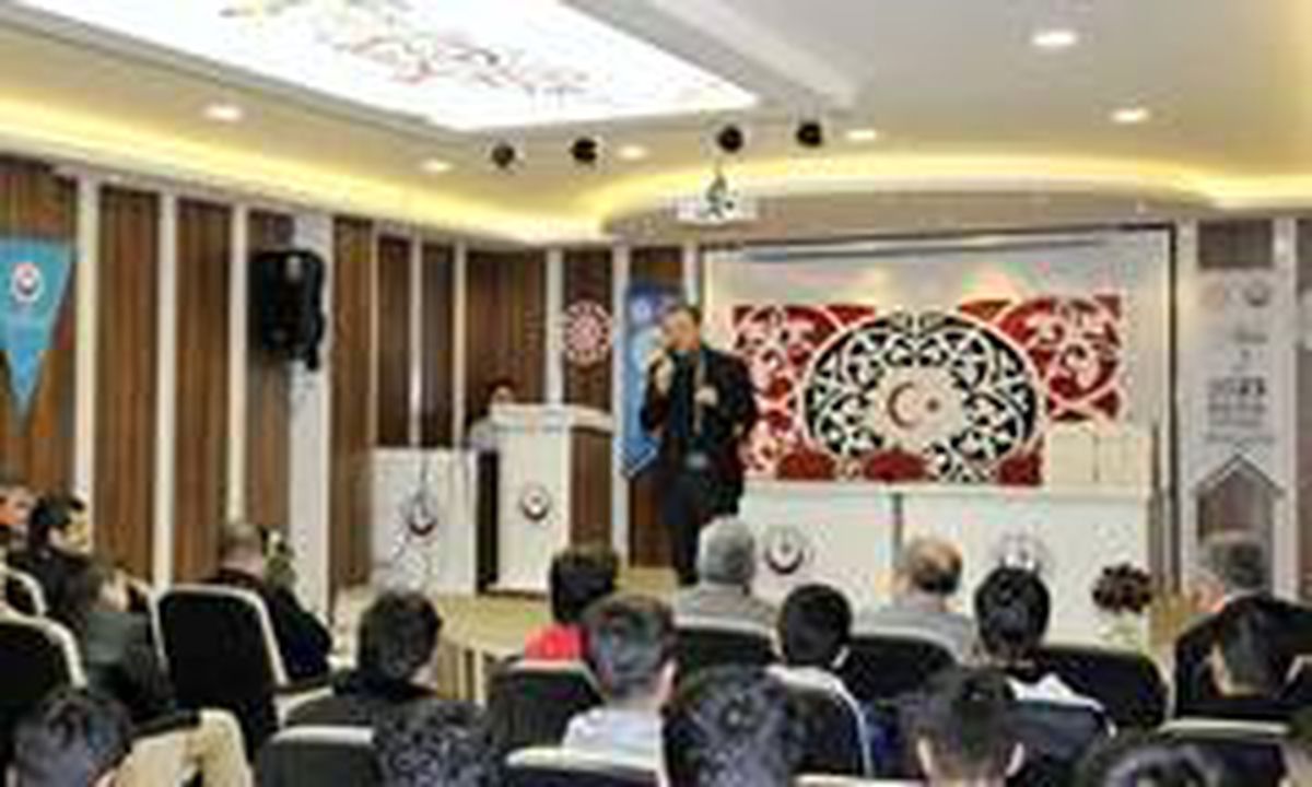 Başkan Kılınç, lise öğrencilerine kitap dağıttı