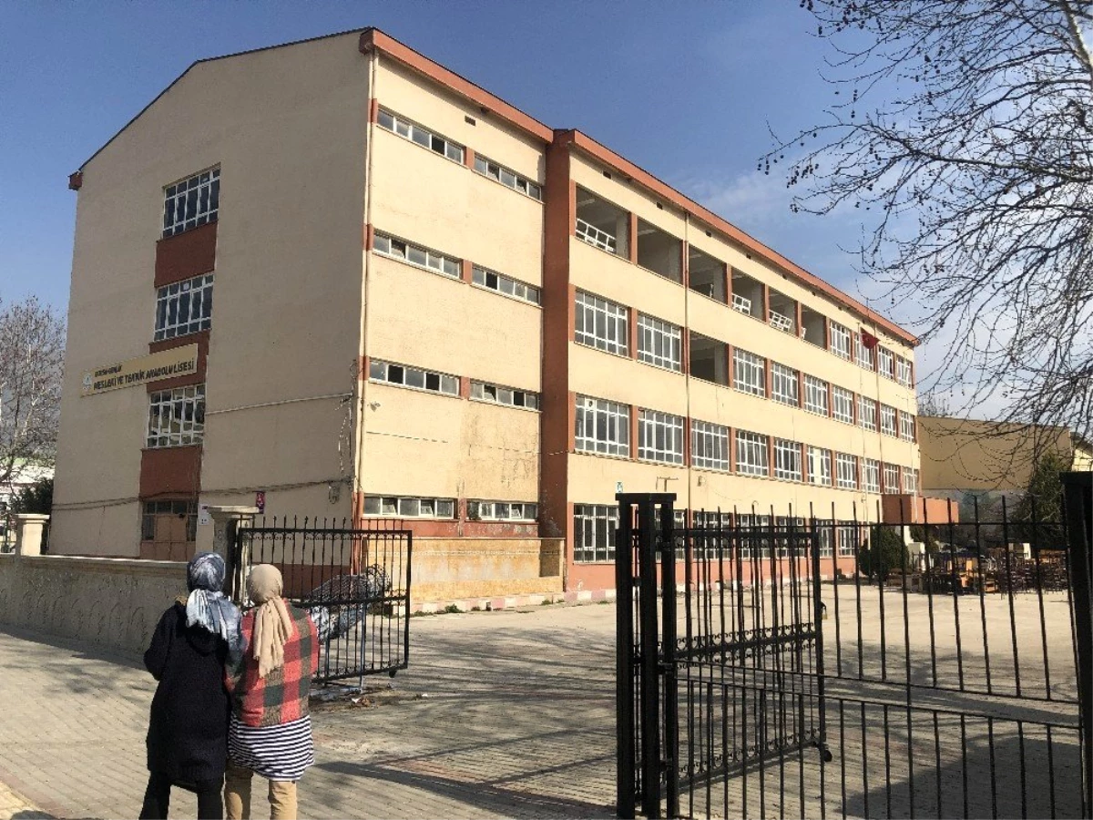 Bursa\'da binlerce mezun veren Gemlik Endüstri Meslek Lisesi yıkılıyor