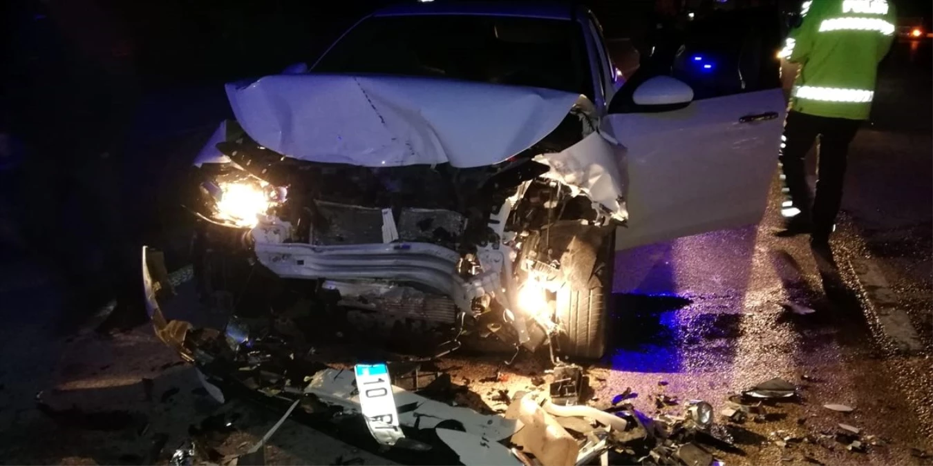 Bursa\'da otomobilin tıra çarptığı kazada 2 kişi yaralandı