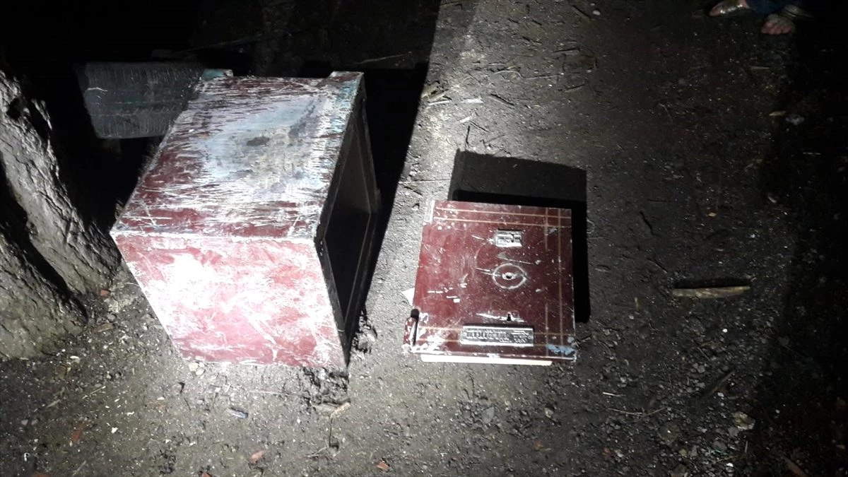 Düzce\'de çelik kasa hırsızlığı iddiasıyla 3 şüpheli tutuklandı