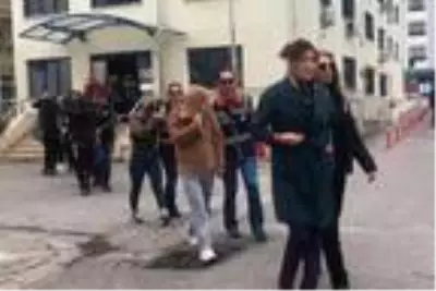 Fuhuş operasyonunda gözaltına alınan kadınlardan birinde HIV virüsü çıktı Fuhuş operasyonunda gözaltına alınan kadınlardan birinde HIV virüsü çıktı
