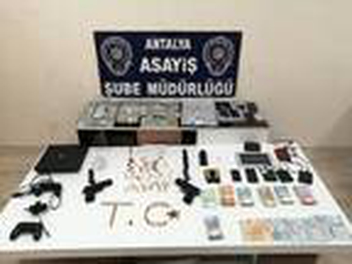 İranlı iş insanının evinden milyonluk soygun şüphelisi 3 vatandaşı yakalandı (2)