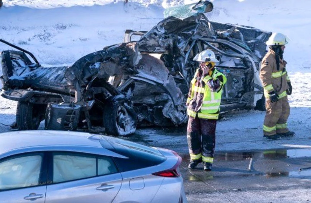 Kanada\'da 200 araç zincirleme kazaya karıştı: 2 ölü, 70 yaralı