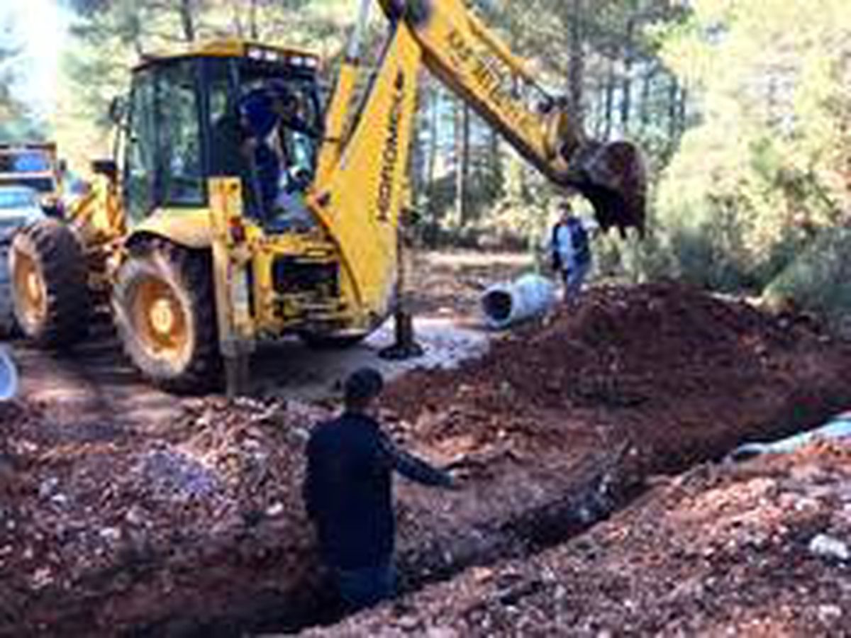 Kaş\'ta büz döşeme çalışması