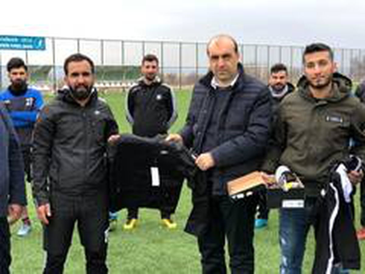 Kaymakam Demirçin\'den Dicle Gençlikspor\'a malzeme yardımı