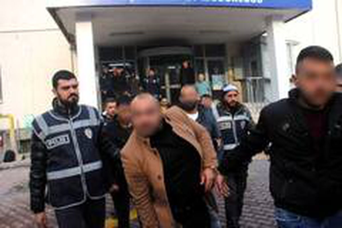 Kayseri\'de aranan şahıslara 120 polis ile şafak operasyonu: 32 gözaltı