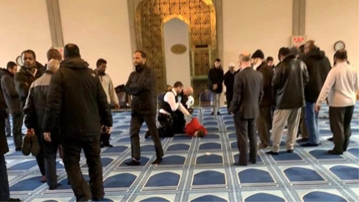 Londra\'da bir saldırgan, camide namaz kılan müezzini bıçakladı