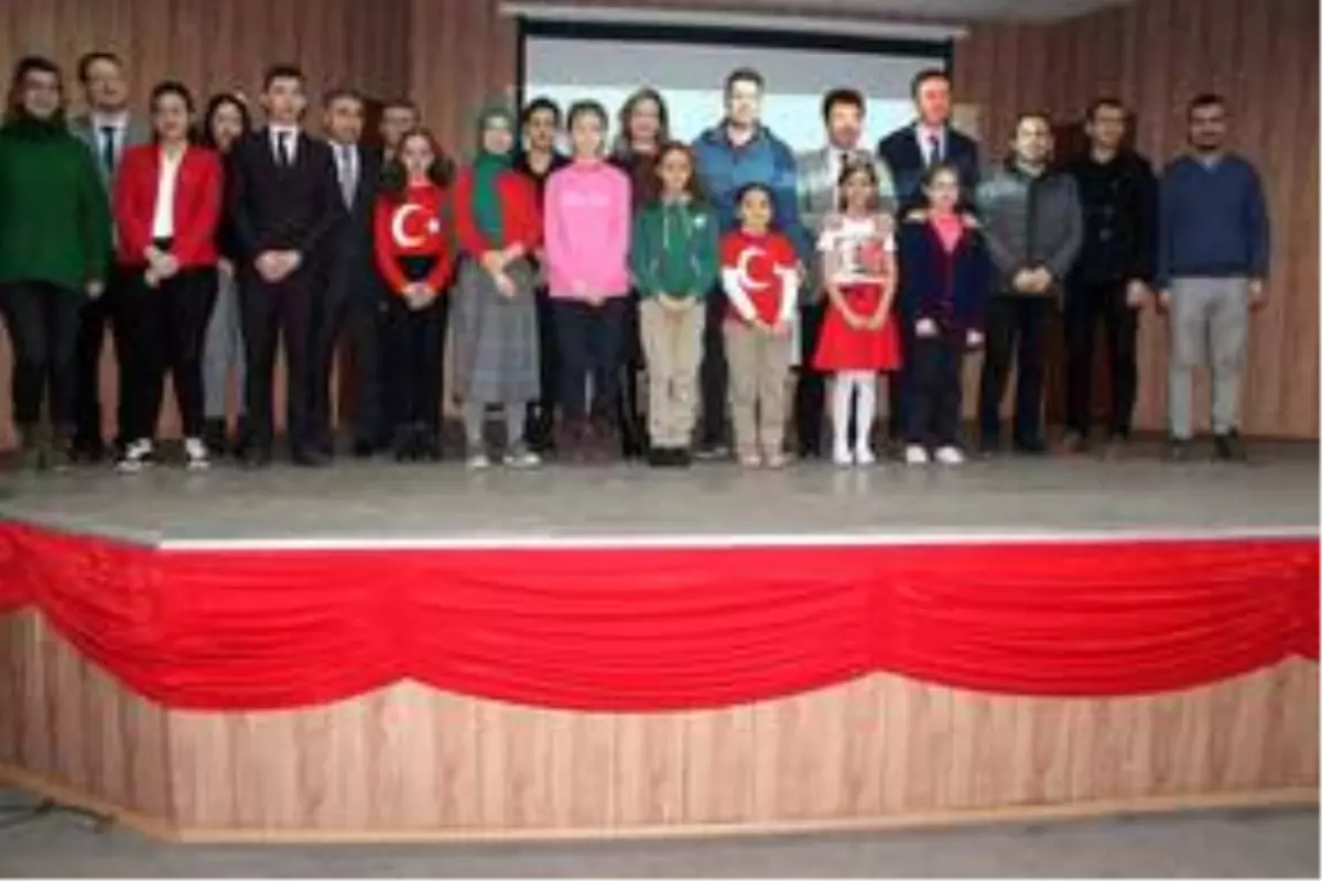 Manyas\'ta "İstiklal Marşı\'nı Güzel Okuma Yarışması"