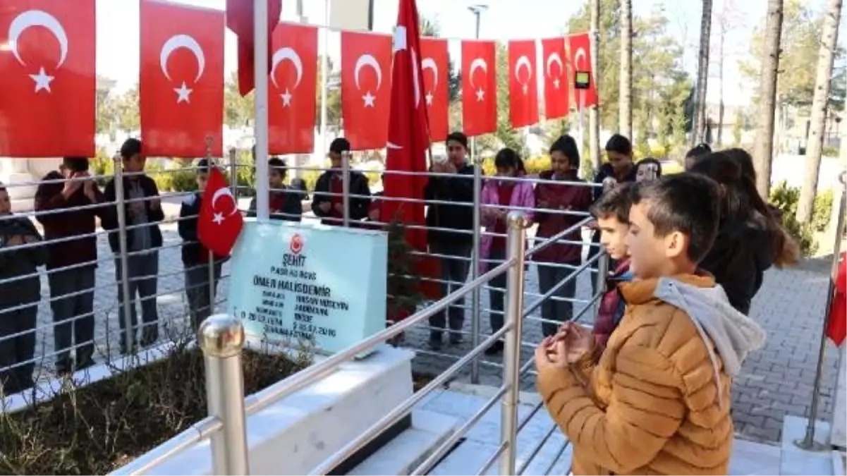 Ömer Halisdemir\'e doğum gününde kabri başında anıldı