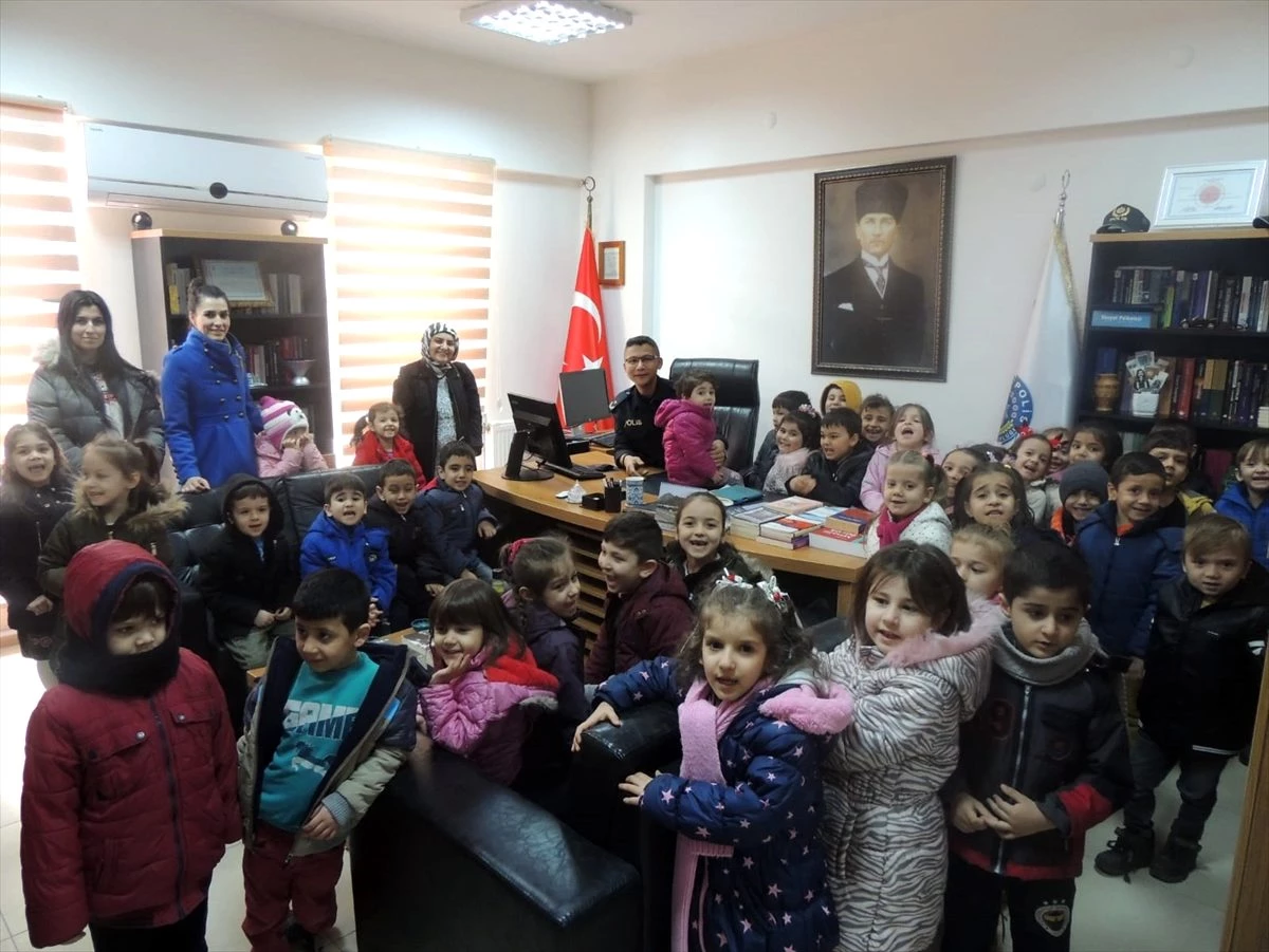 Osmaneli\'de anaokulu öğrencilerinden emniyet müdürlüğüne ziyaret