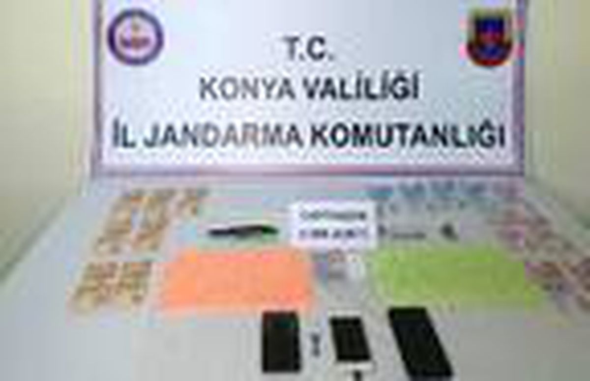 Otomobilde uyuşturucularla yakalandılar