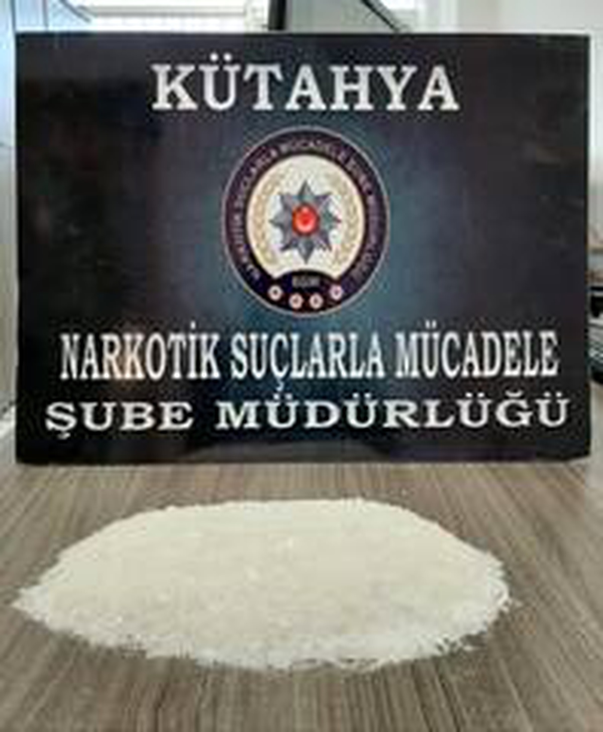 Otomobilin çamurluğunda uyuşturucu