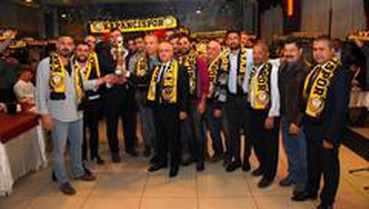 Salihli Kapancıspor süper amatöre yükselişini kutladı