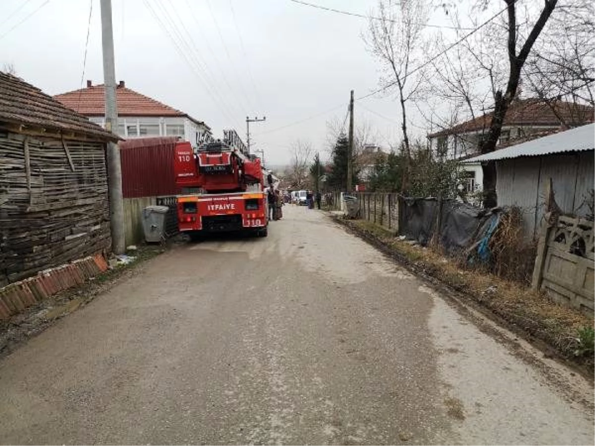 Tek katlı evde çıkan yangında, çift yaralandı