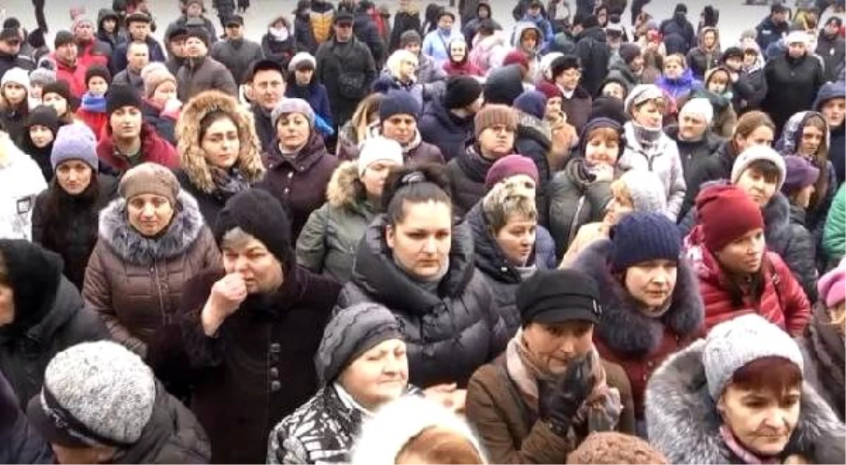 Ukraynalılar hastaneler önünde barikat kurdu: Virüslüleri getirmeyin