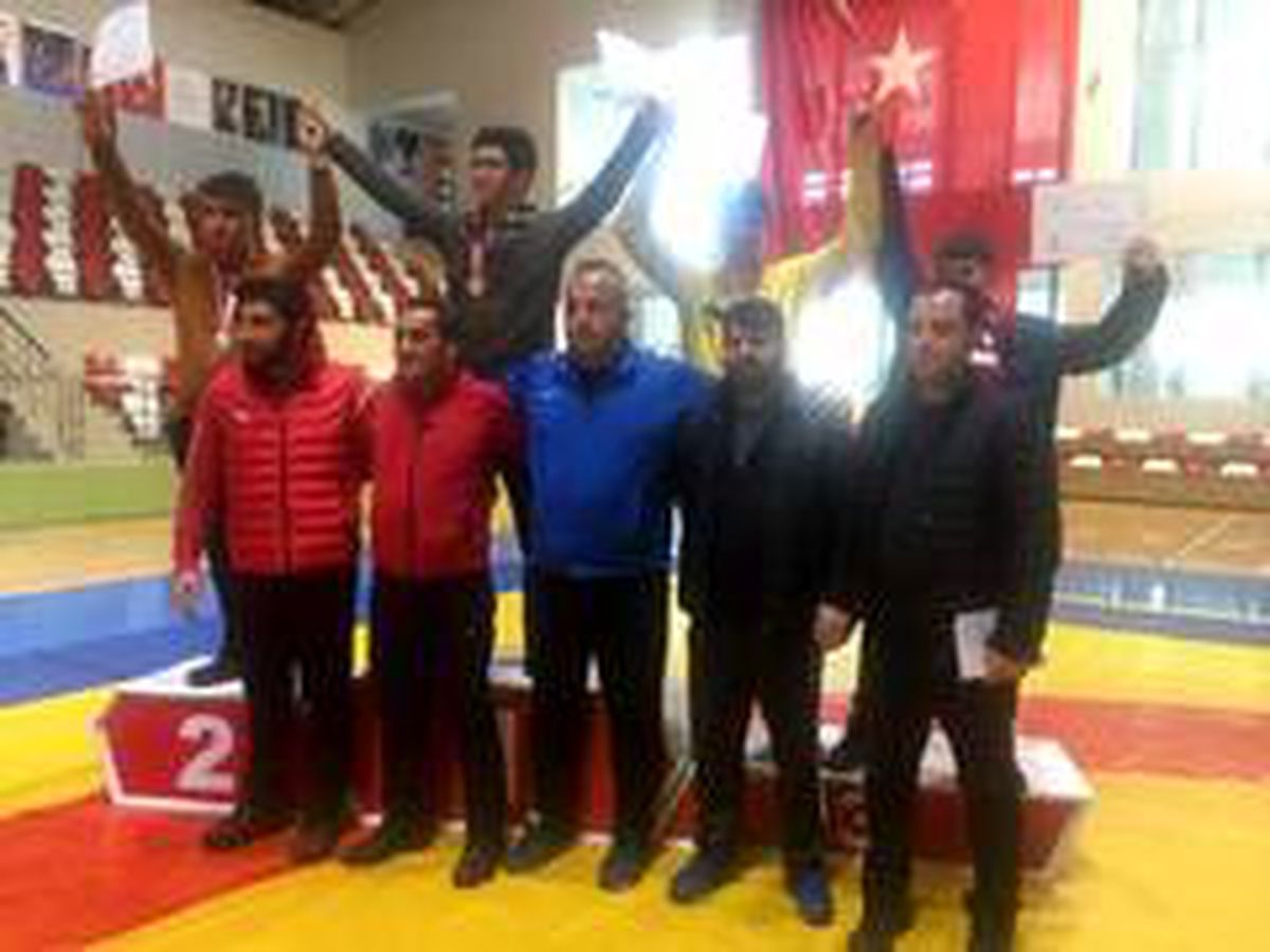 Vanlı güreşçiler Türkiye finallerine katılmaya hak kazandı
