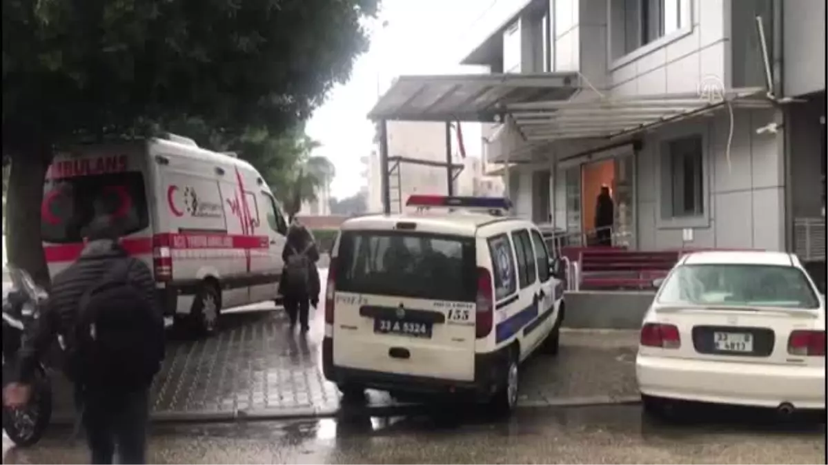 Alkollü kişiye müdahale eden polis bıçakla yaralandı