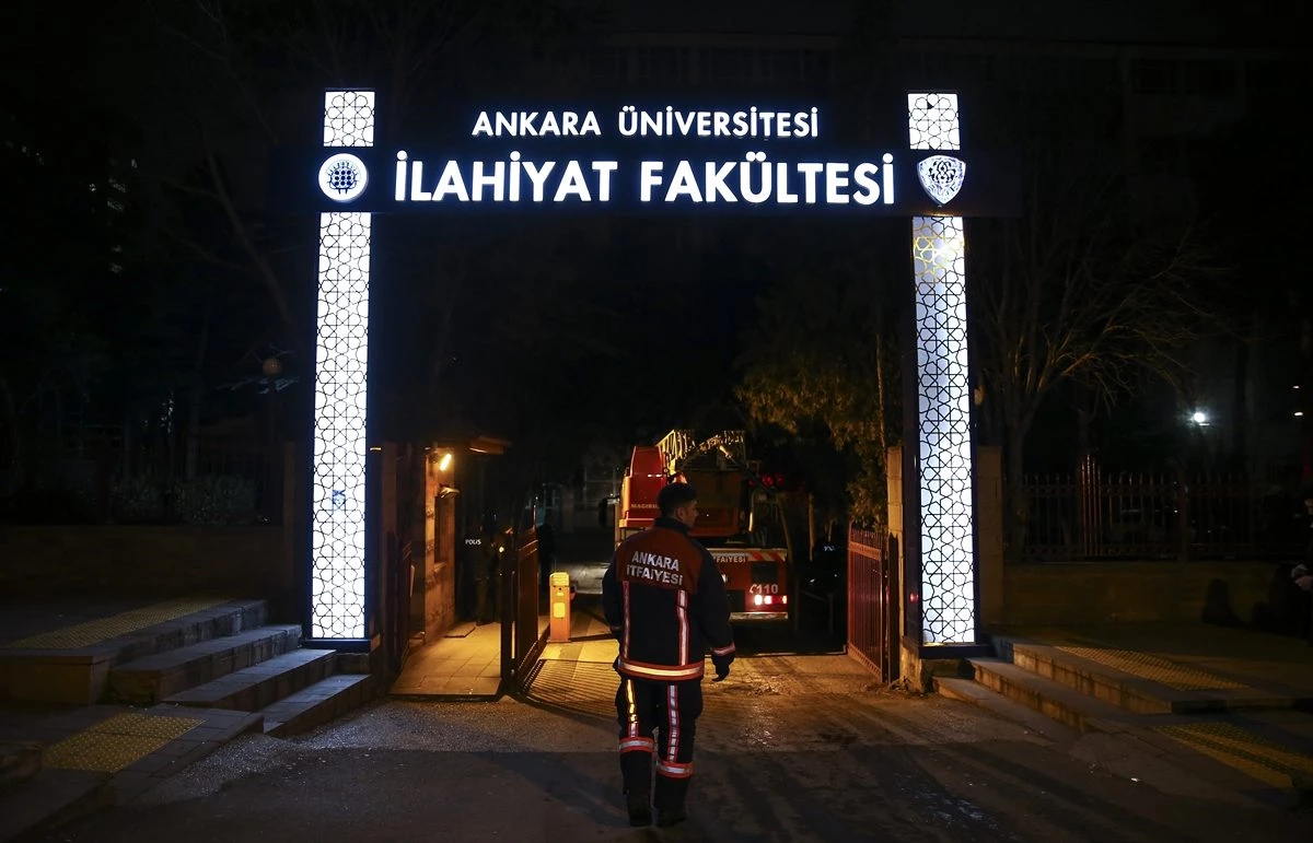 Ankara Üniversitesi İlahiyat Fakültesinde yangın çıktı