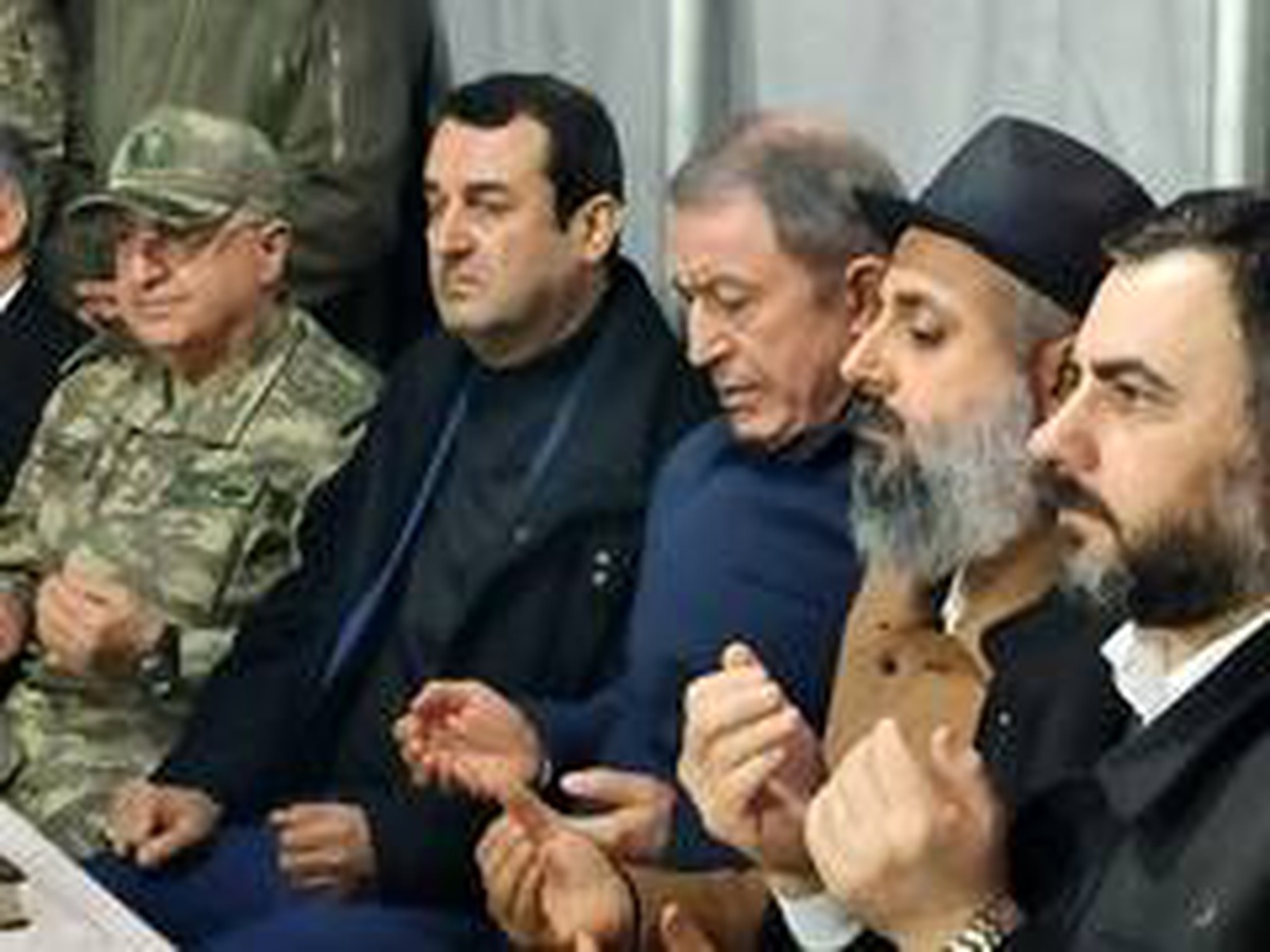 Bakan Akar\'dan şehit ailesine taziye ziyareti