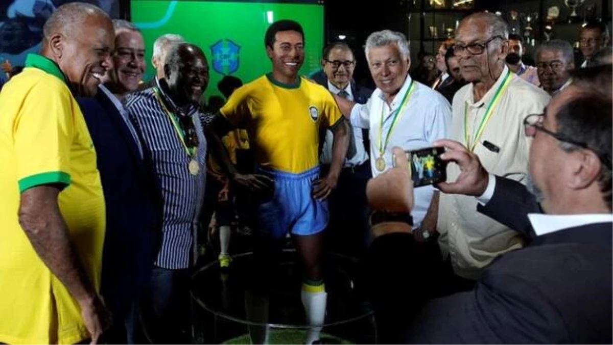 Brezilya\'da 1970 Dünya Kupası zaferinin 50. yılı anısına Pele heykeli açıldı
