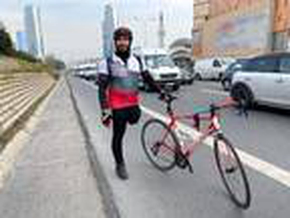 D-100 Karayolu\'nda engel tanımayan bisikletli