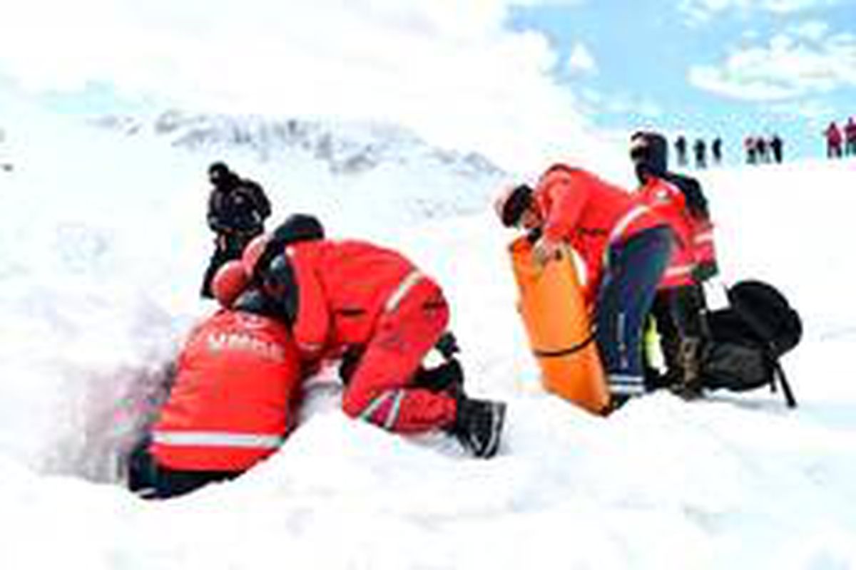 Davraz\'da gerçeği aratmayan deprem, yangın ve çığ tatbikatı yapıldı