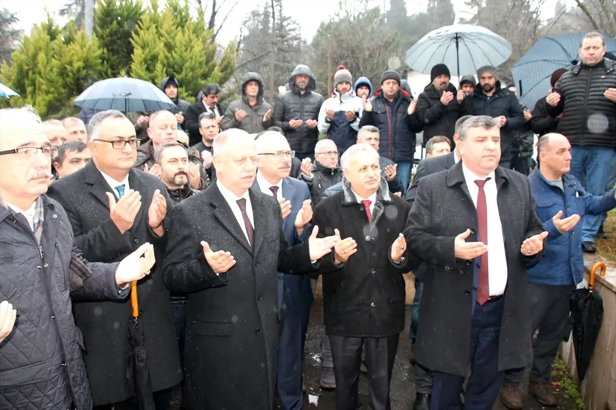 Demir çelik işçileri depremzedelere yardım malzemesi gönderdi