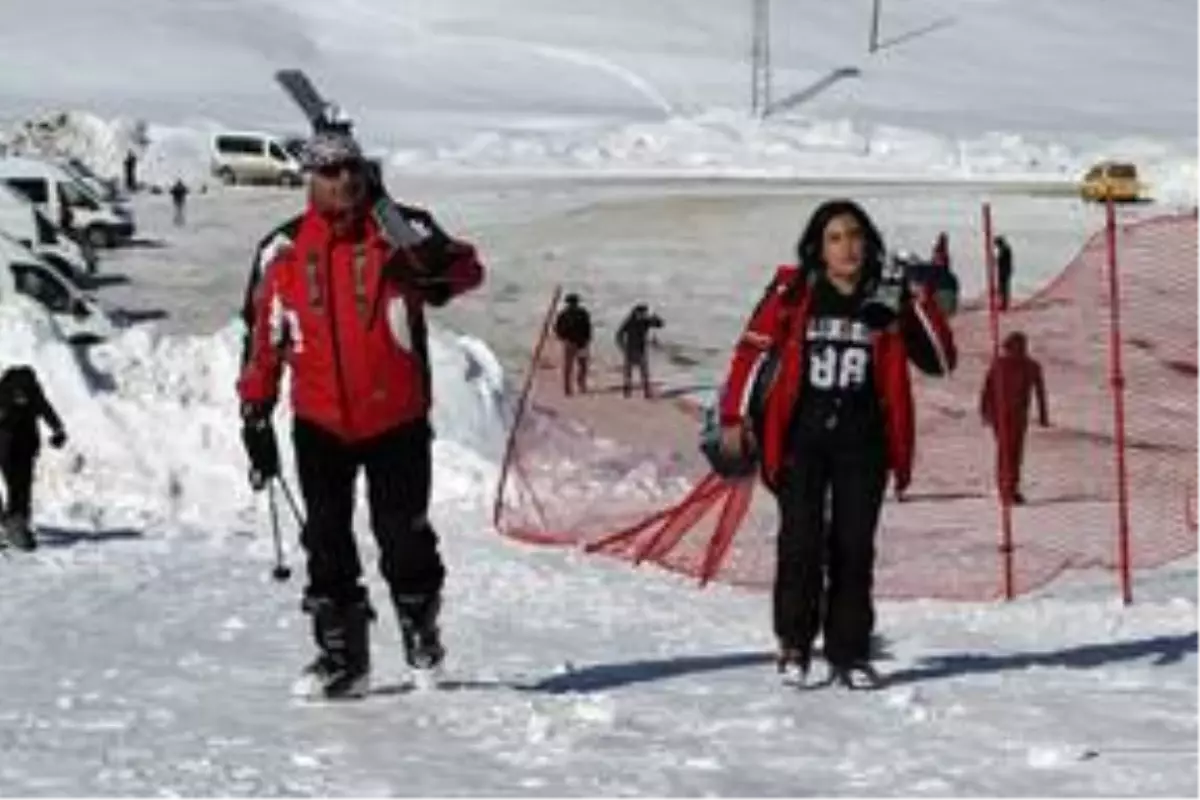 Hakkarililere ailece doğa sporlarını sevdiriyorlar