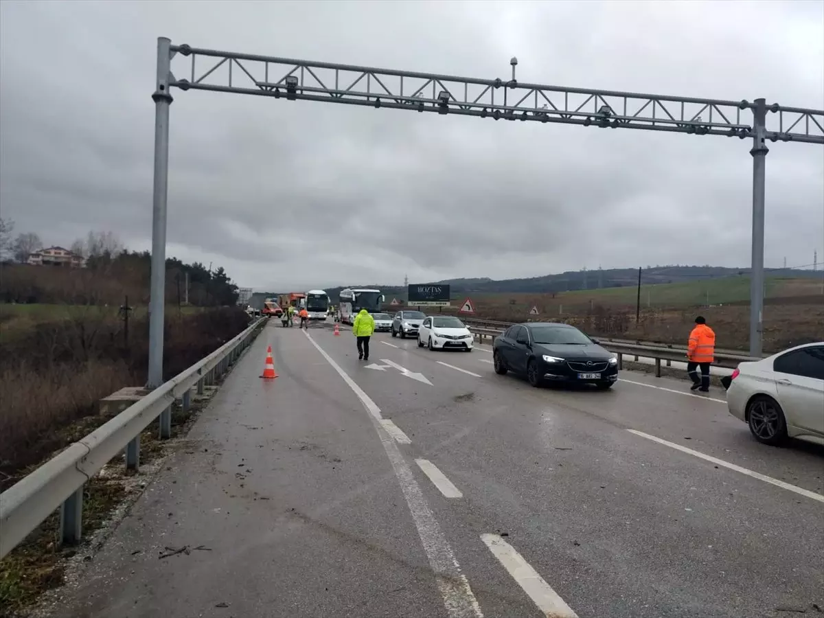 İnegöl\'de trafik kazası: 3 yaralı