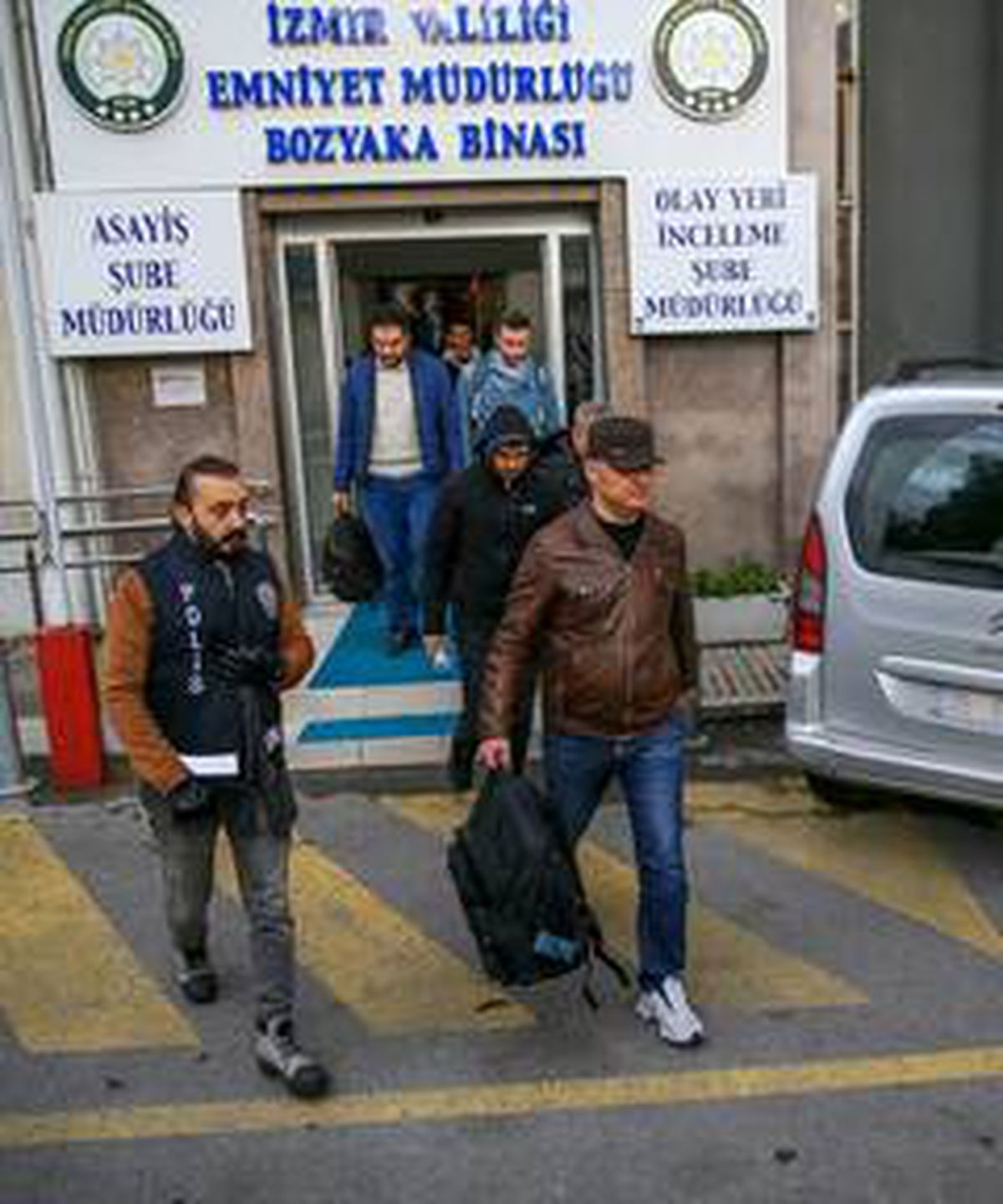 İzmir merkezli FETÖ\'nün TSK\'deki kripto yapılanmasına yönelik operasyonun zanlıları adliyeye sevk...