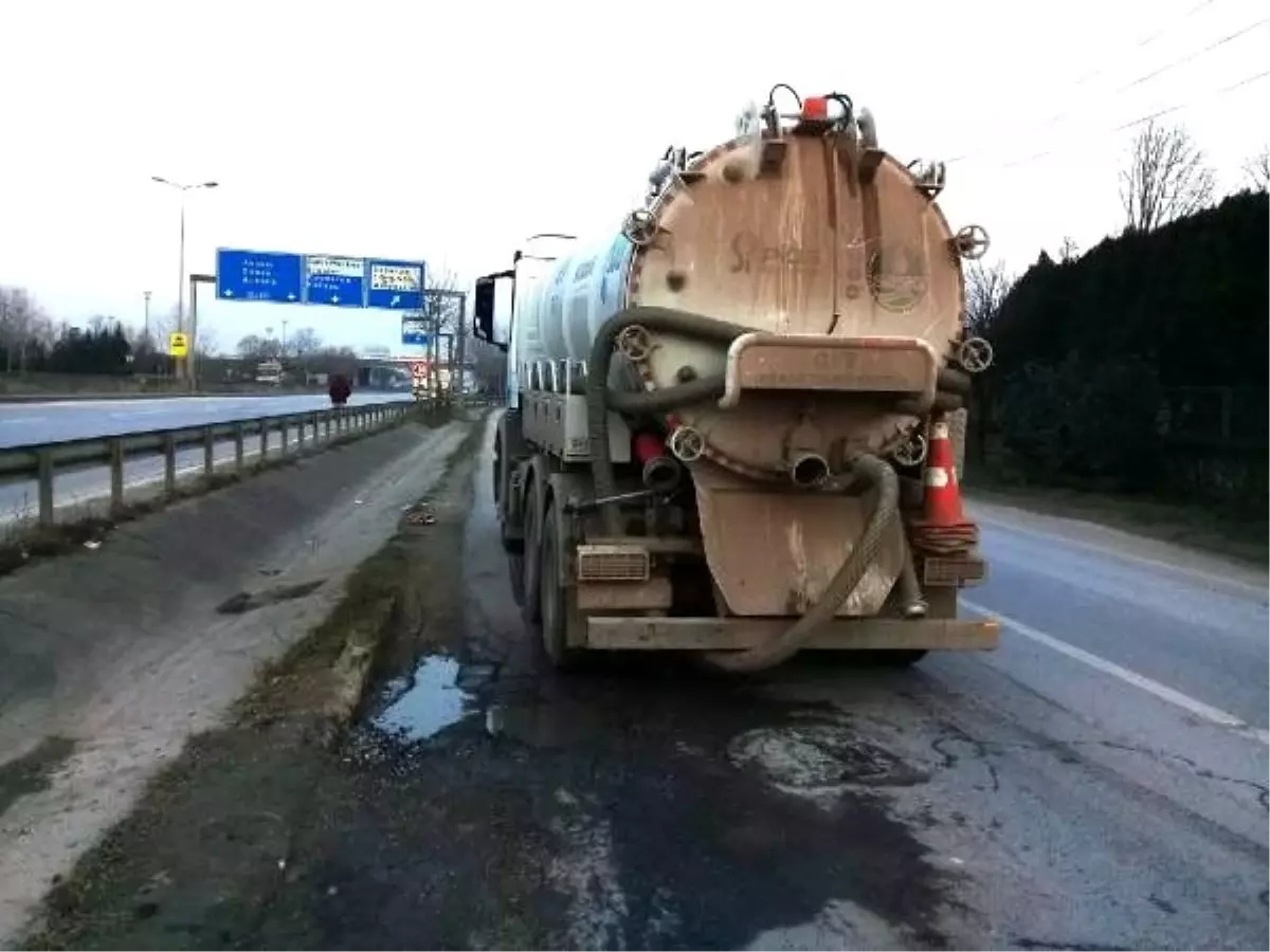 Kanalizasyona boşaltılan kimyasal atığın kokusu şehri sardı