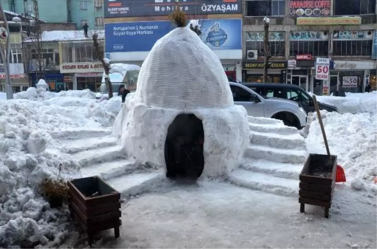 Kardan kulübe yapıp, içinde çay ikram ettiler