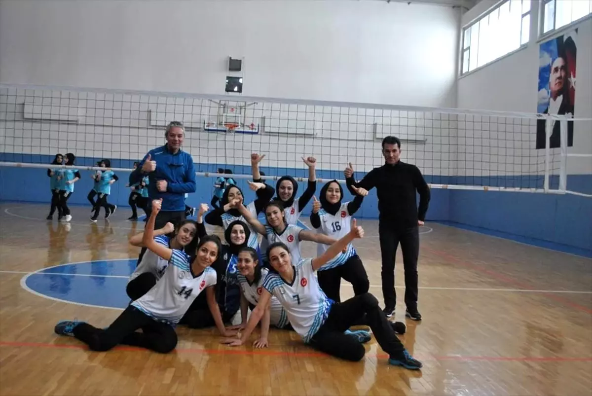 Oltu Anadolu Lisesinin voleybol başarısı