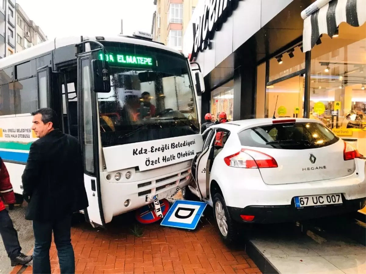 Otobüsün sürüklediği otomobil mağazaya girmekten son anda kurtuldu