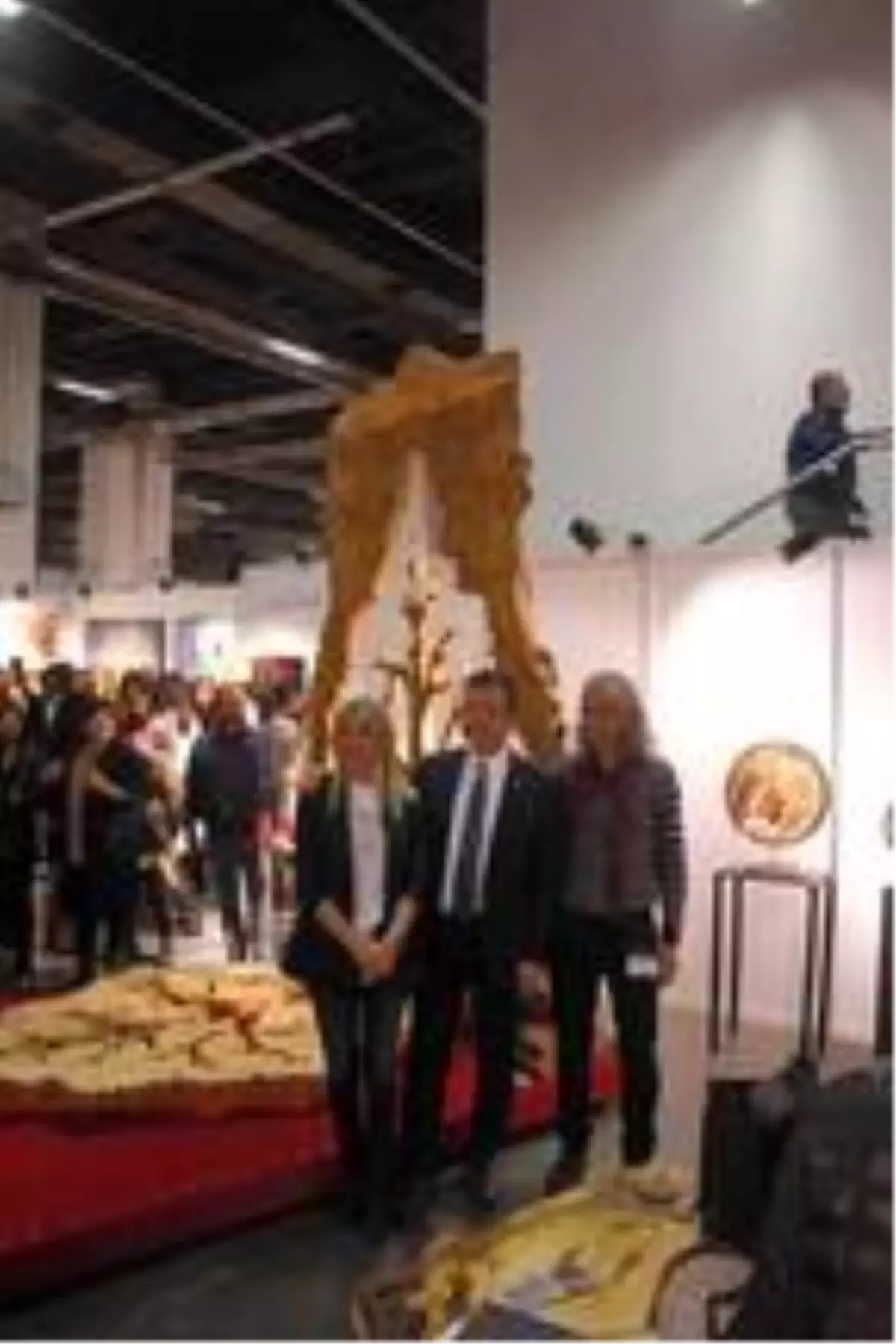 Sanat ve antika fuarında "Barış Ağacı" ilgi gördü