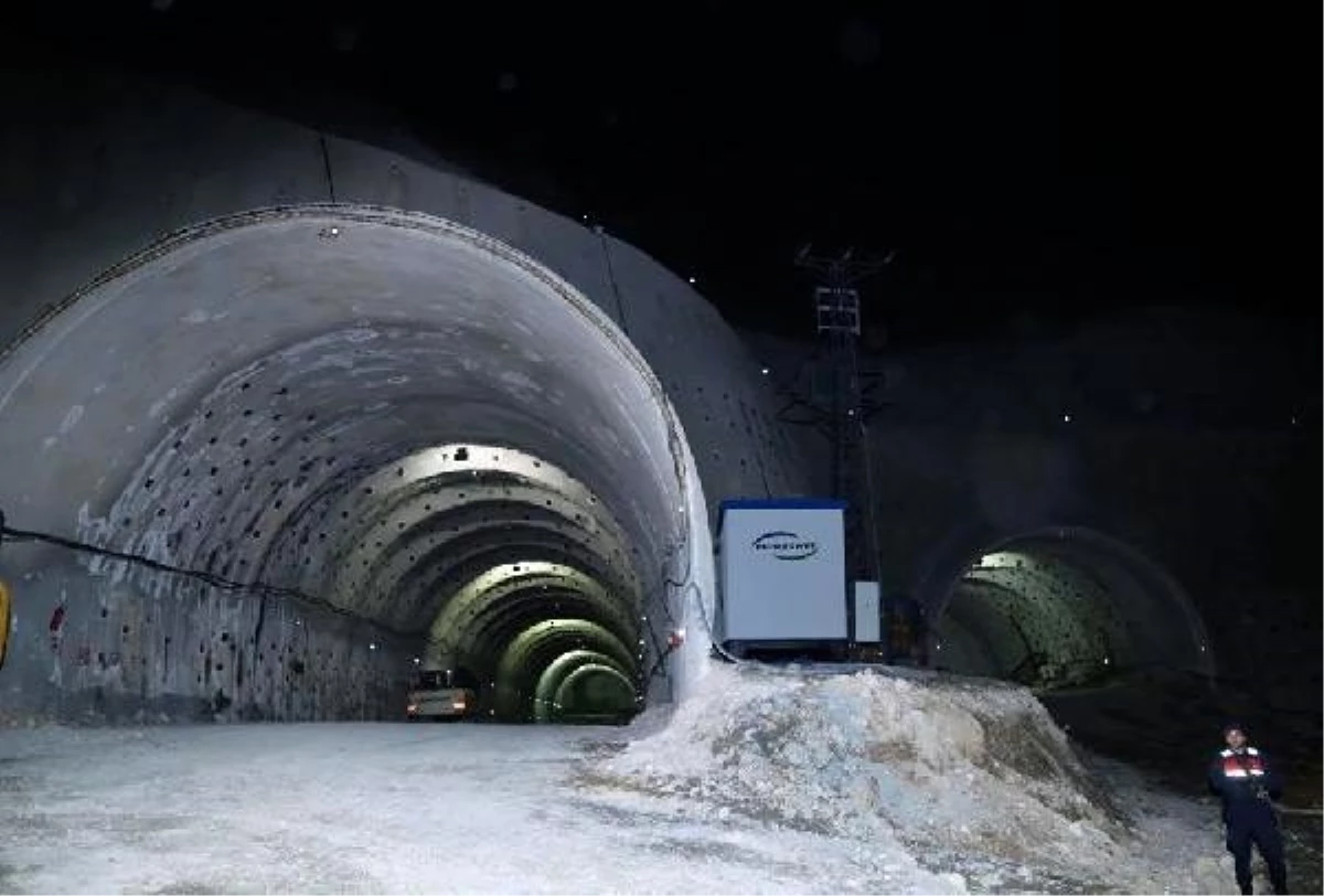 Türkiye\'nin 40 virajlı en tehlikeli yolunda, tünel ve yol projesinde sona geliniyor