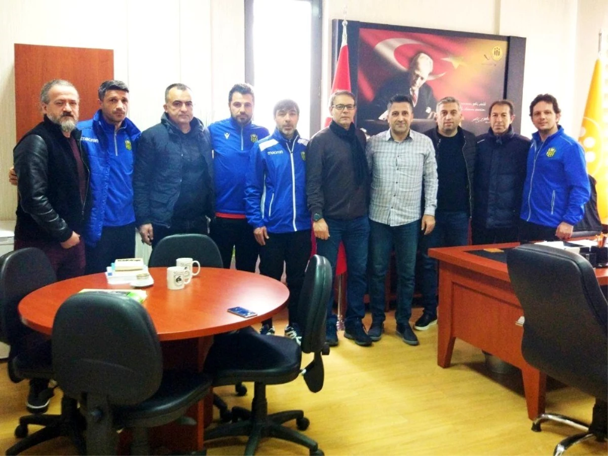 Yeni Malatyaspor altyapı antrenörleri Dekan Gündoğdu\'ya ziyaret