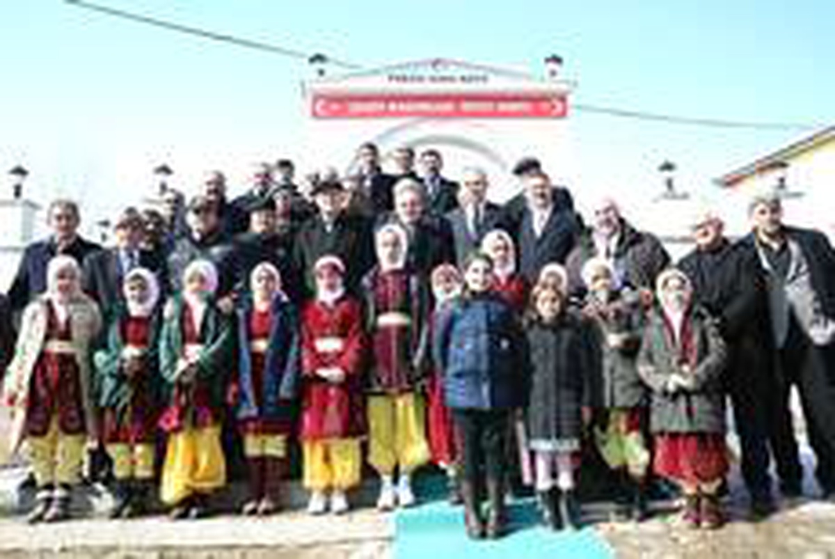 Yukarı Kırzılı şehit kadınlar İffet Anıtı\'nda anıldı