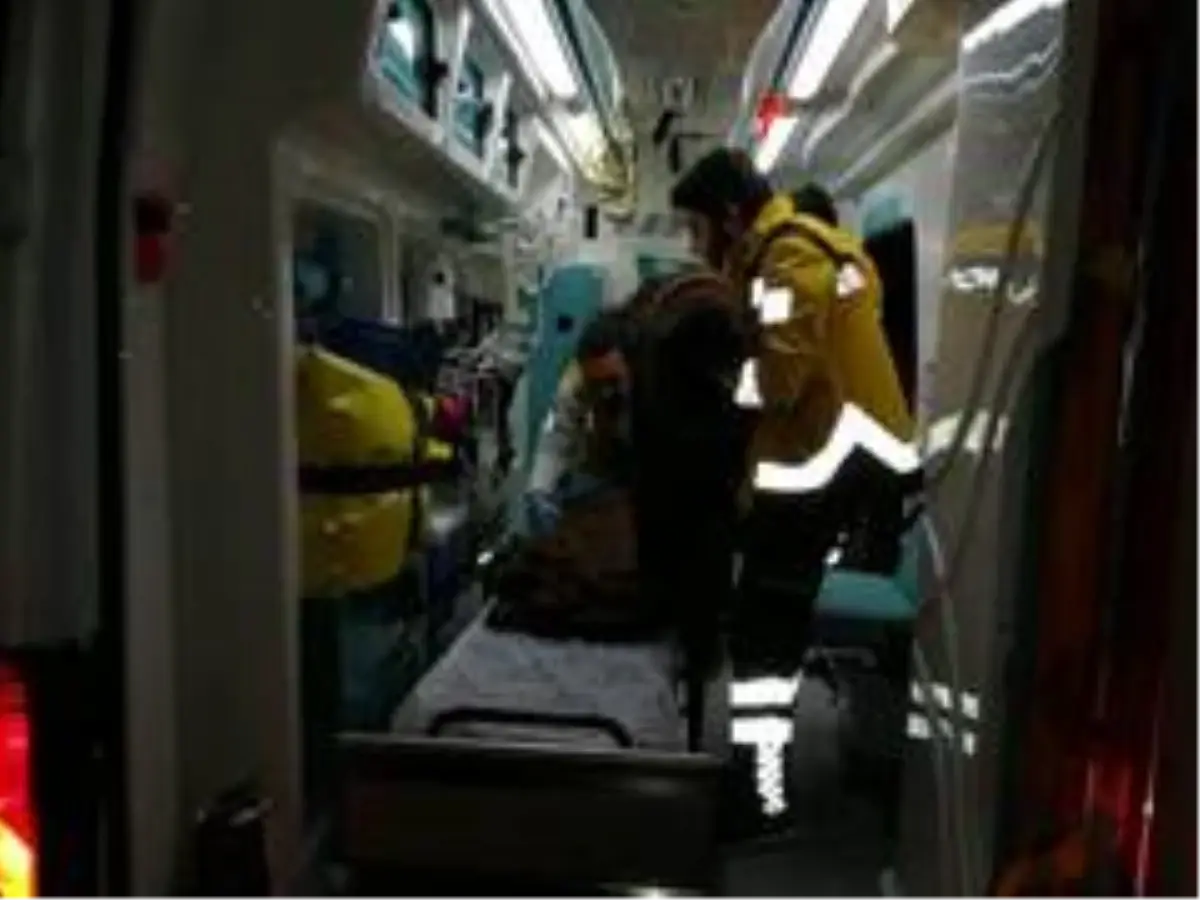 16 göçmeni taşıyan bot batmaktan son anda kurtuldu