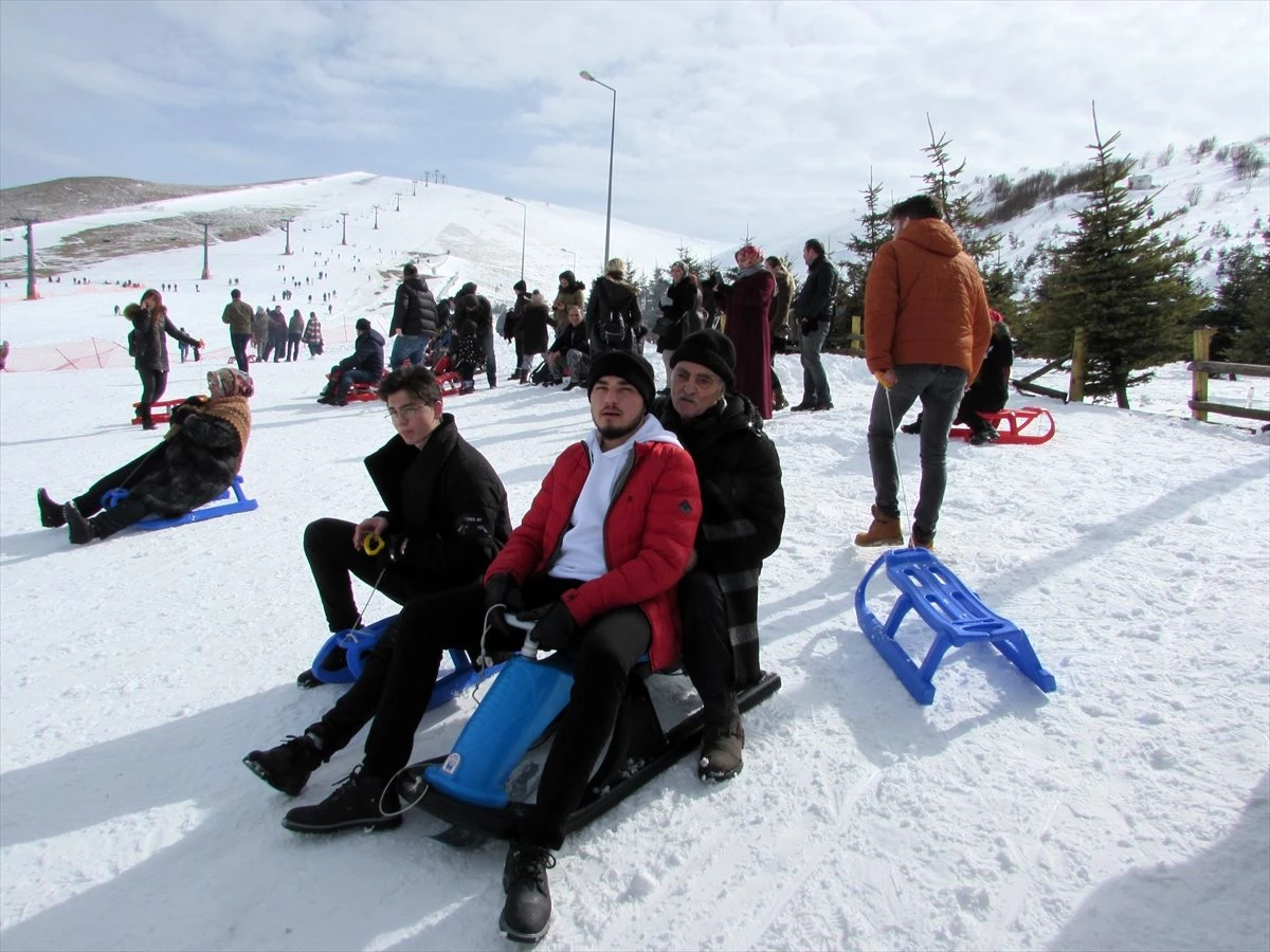 Akdağ Kayak Merkezi hafta sonları yoğun ilgi görüyor