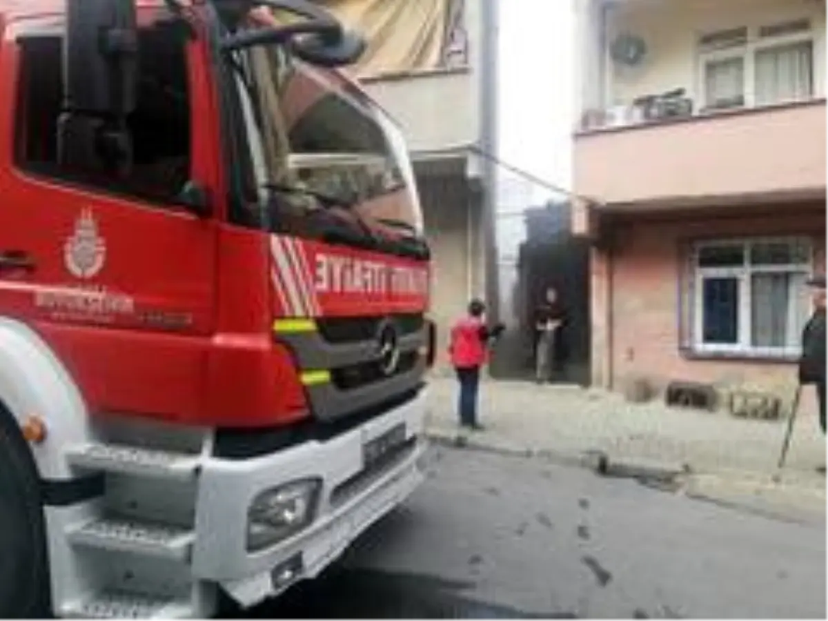 Avcılar\'da binada yangın, vatandaşlar göz yaşı döktü