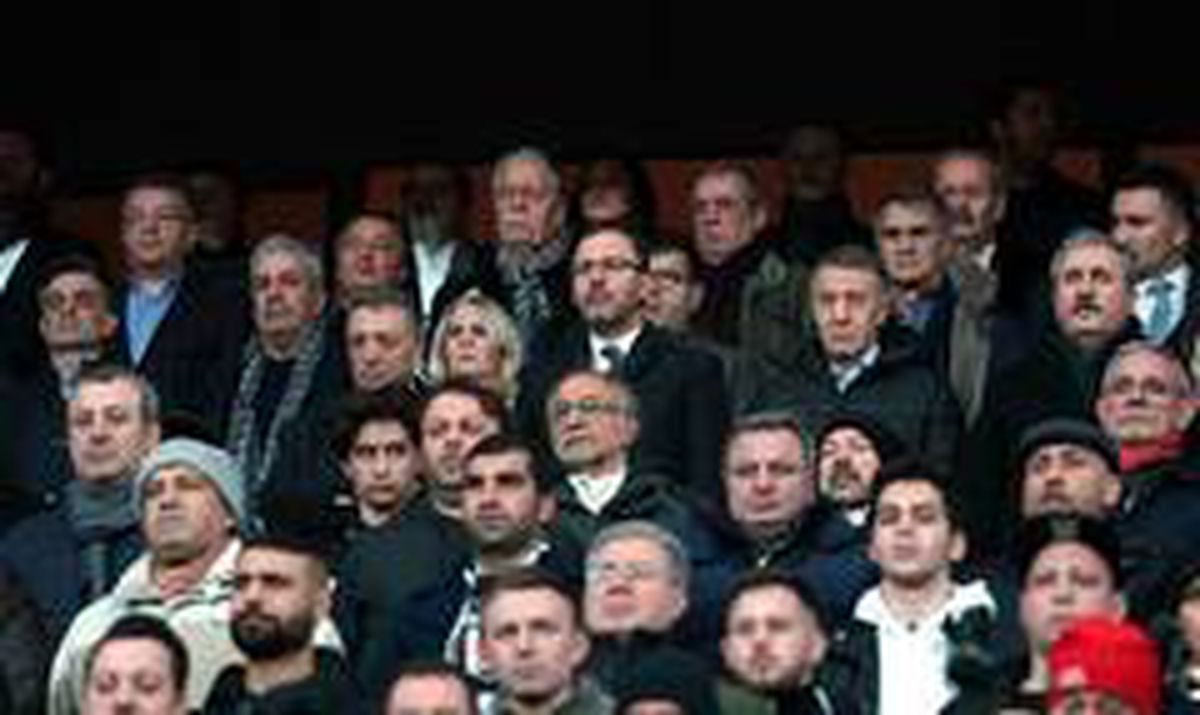 Bakan Kasapoğlu maçı başkanlarla izledi