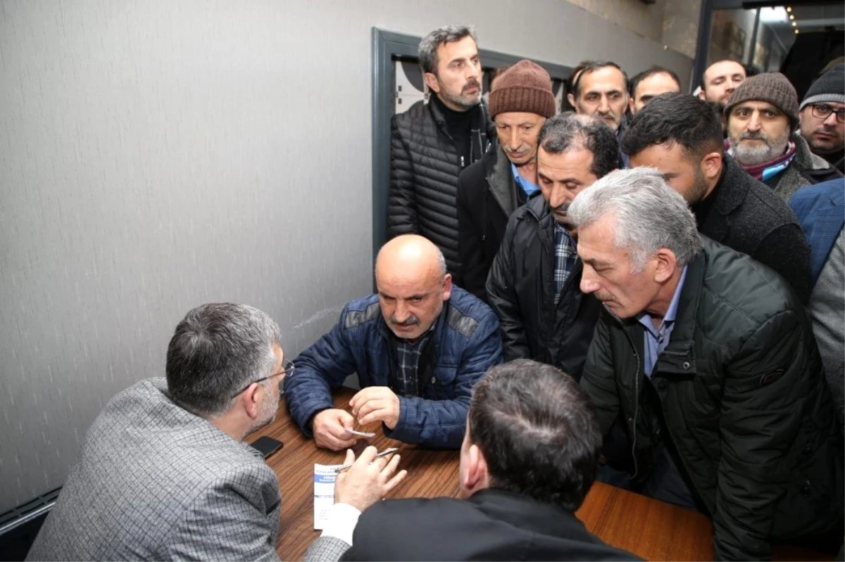 Başkan Keskin, Merkez Camii\'de namaz sonrası vatandaşlarla görüşerek soruları cevapladı