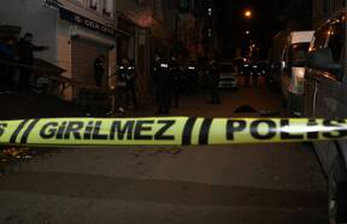 Beyoğlu\'nda silahlı saldırıda 2 kişi yaralandı