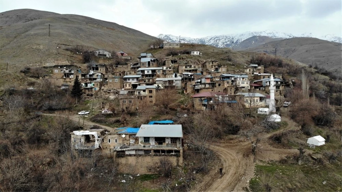 Elazığ\'da depremin yaraları sarılmaya devam ediyor